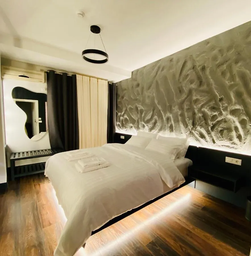 Tirana Central Rooms 0*,  Albania