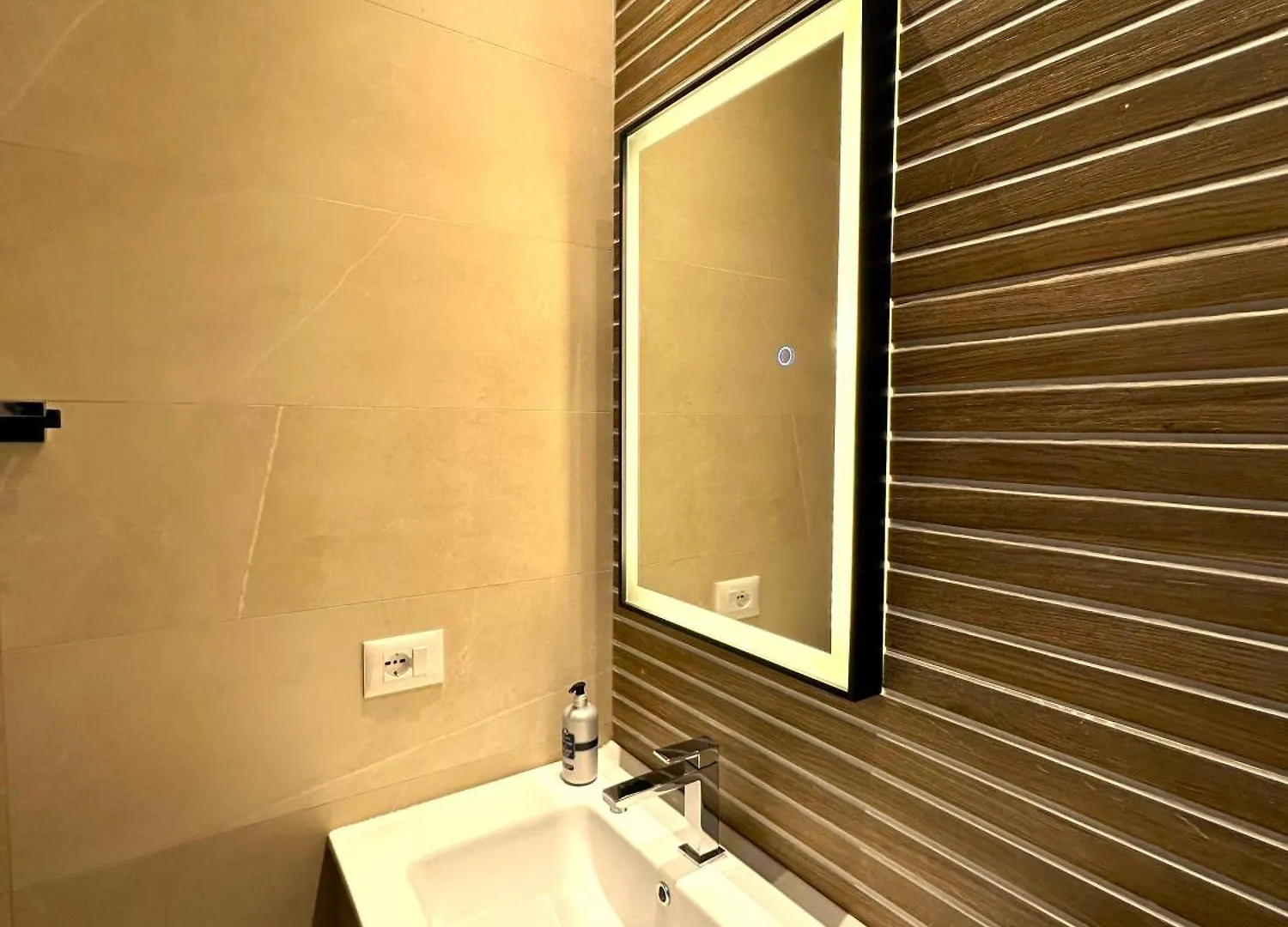 Tirana Central Rooms Guest house