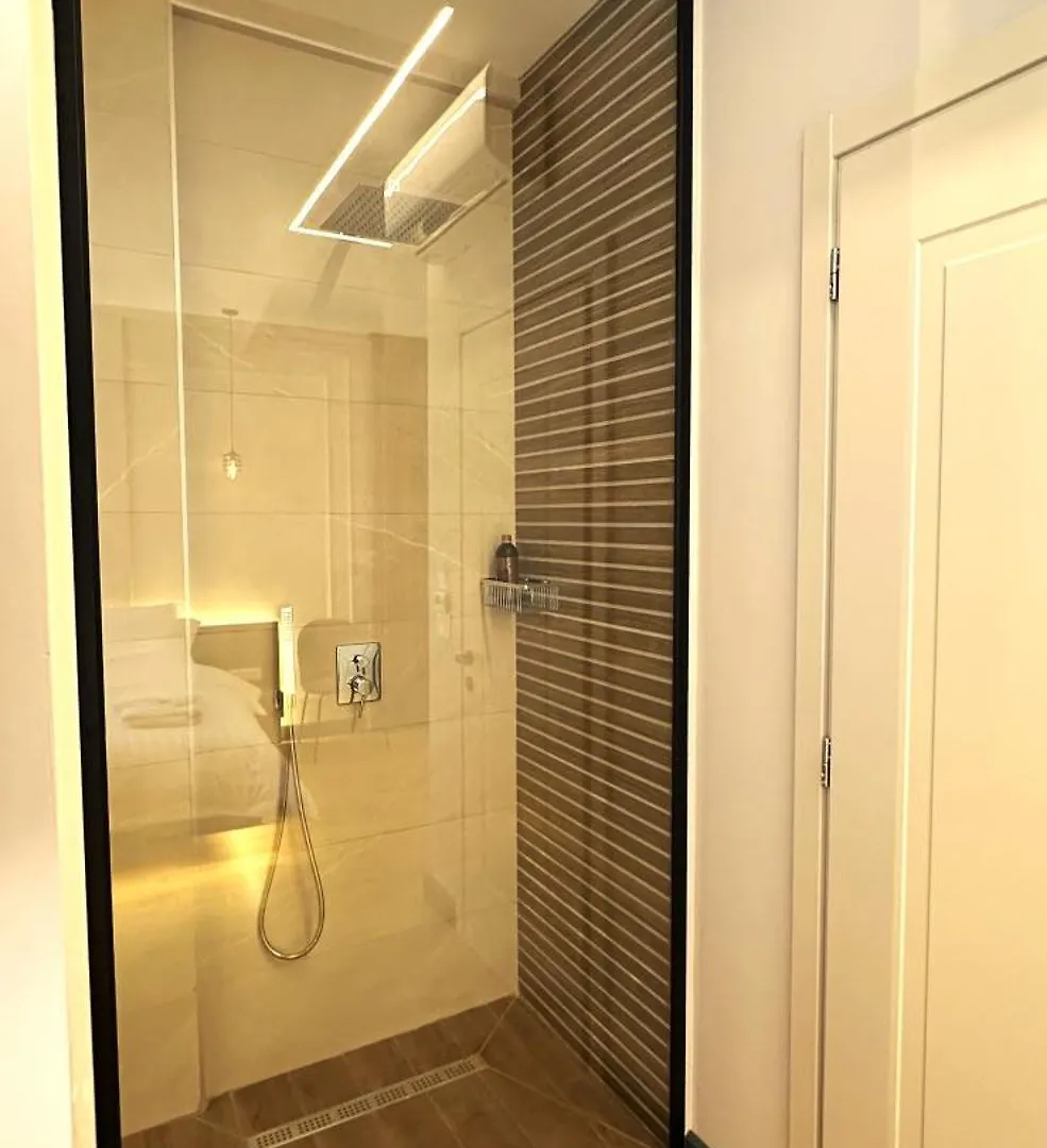 Tirana Central Rooms 0*,  Albania