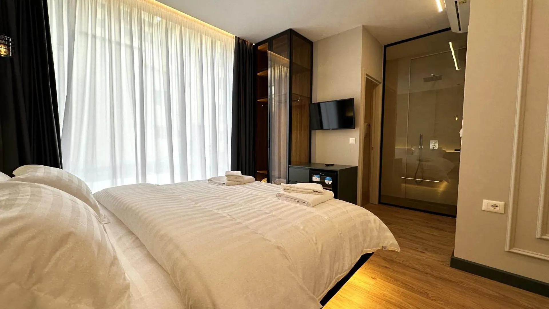 Tirana Central Rooms 0*,