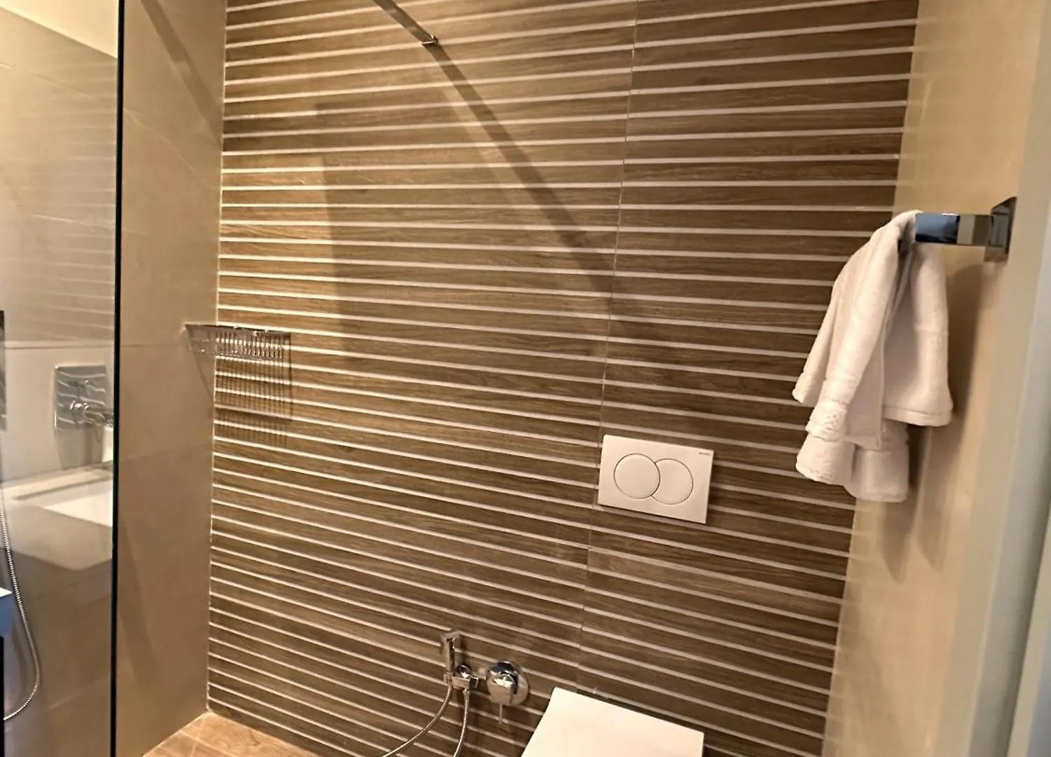 Tirana Central Rooms Guest house